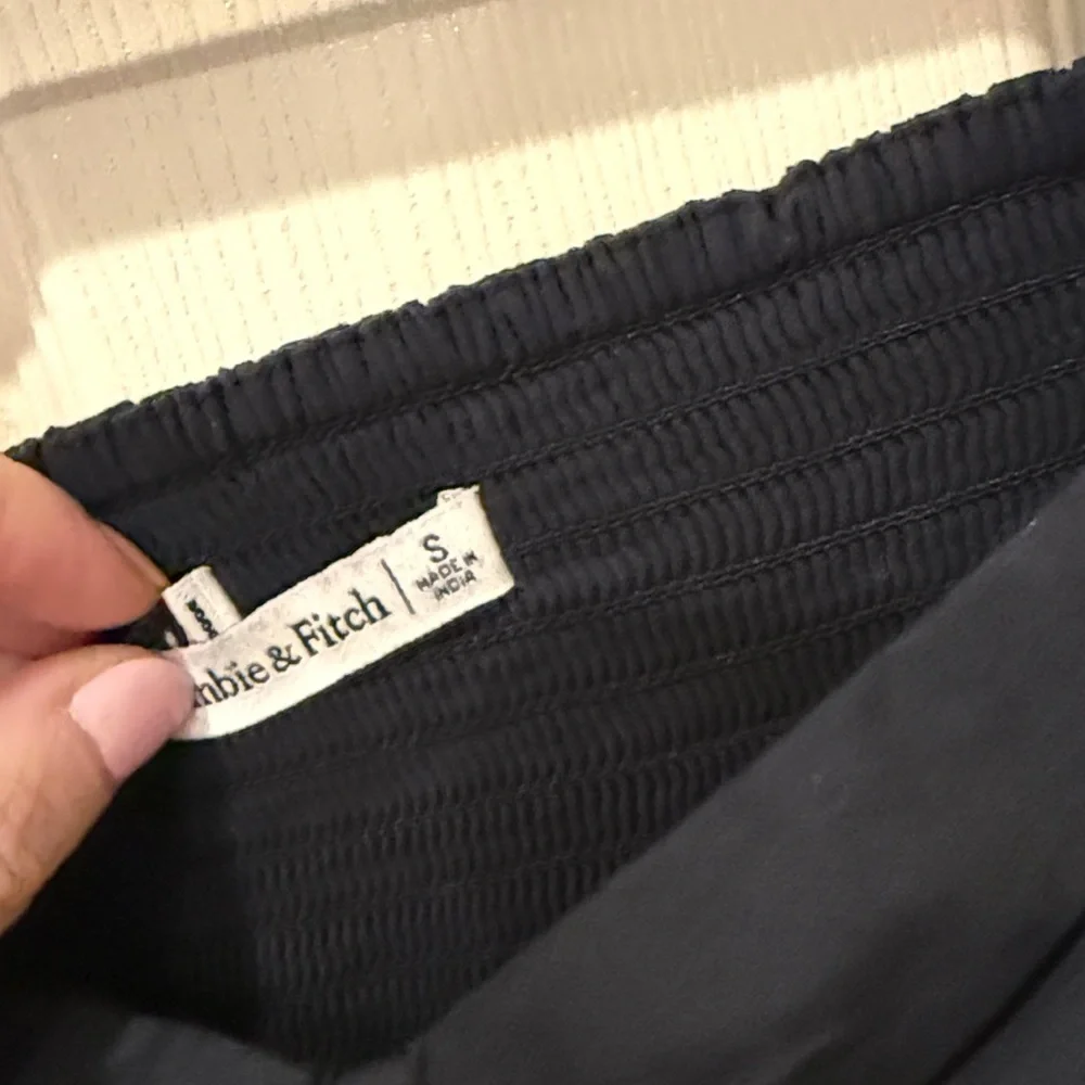 Abercrombie & Fitch black puff sleeve crop top, small